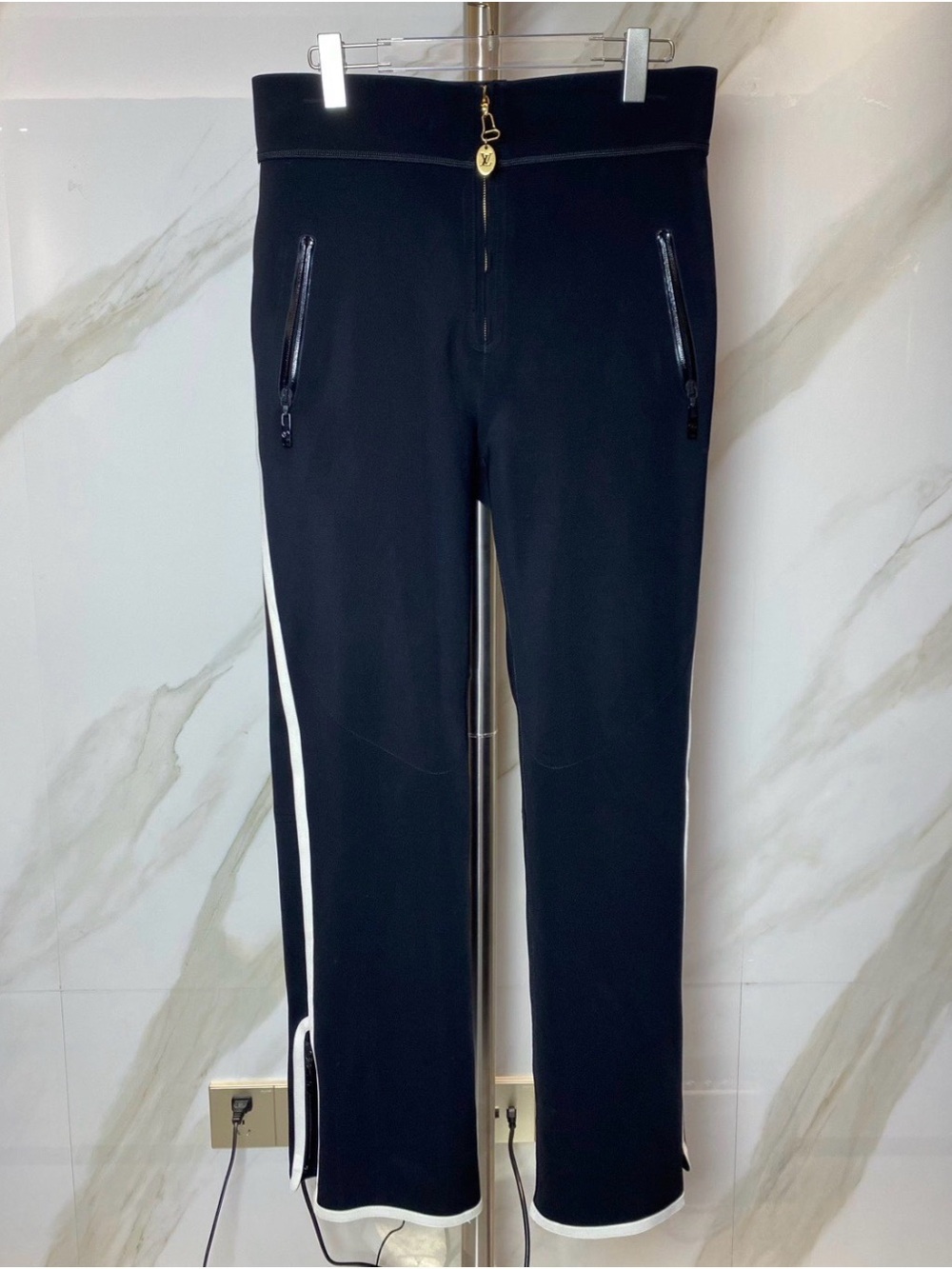 🚩steal Louis Vuitton Black Sweatpants with White Side Stripe